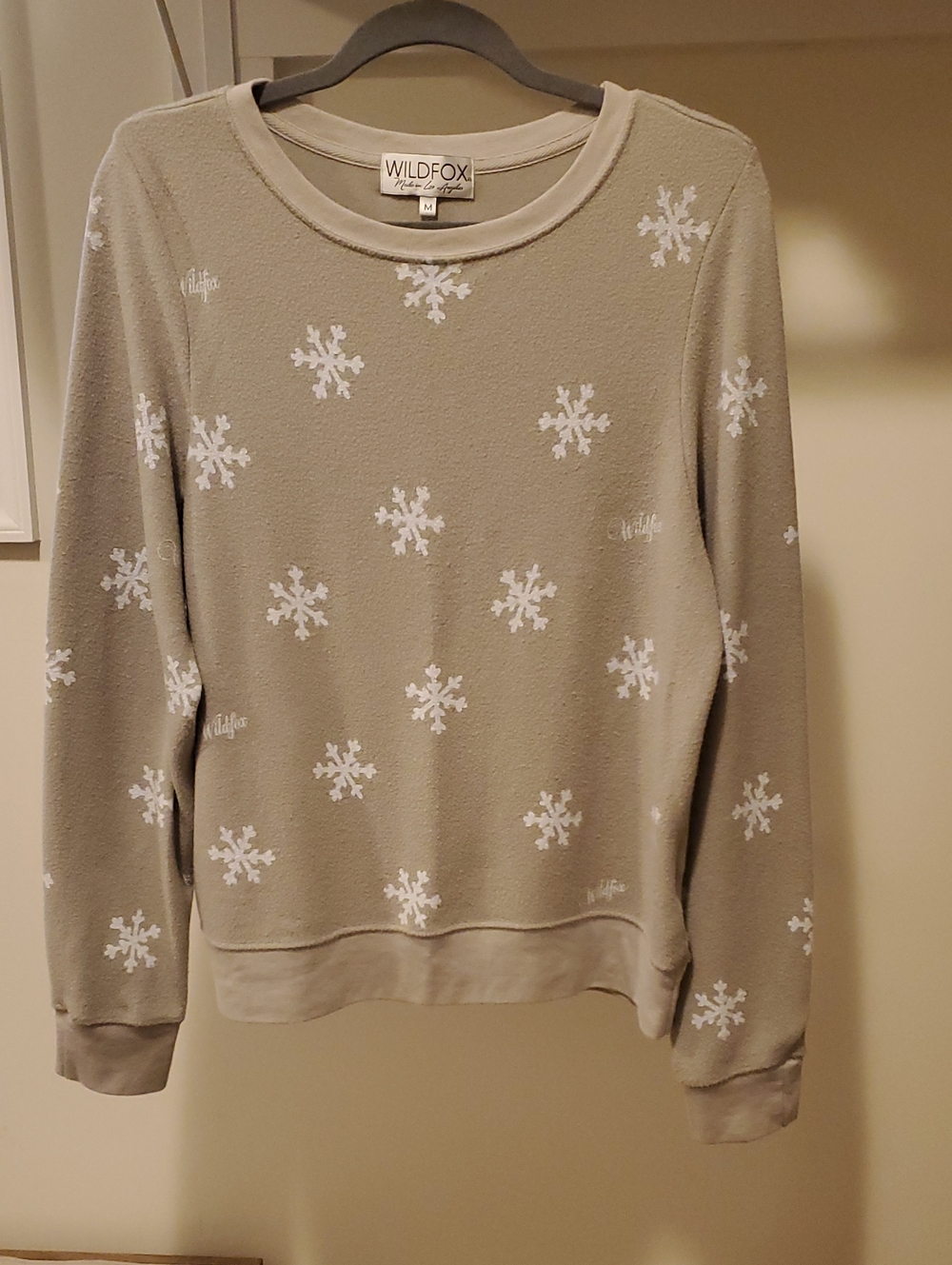 Wildfox Grey Crewneck Snowflake Sweater Sz Medium ... BBJ Baggy Beach Jumper
